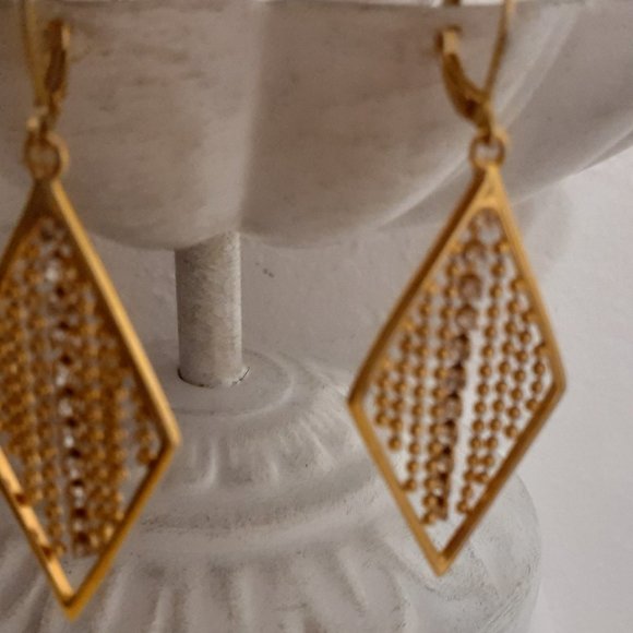 JOAN RIVERS DIAMOND SHAPED FRINGE CRYSTALS EARRING - Picture 2 of 4